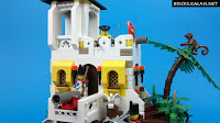 LEGO-Pirates-Bluecoats-Fort-10.jpg