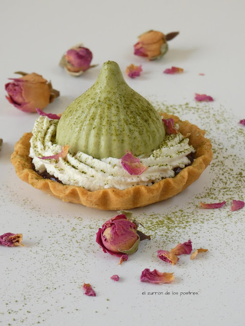 Mini Tartaleta De Namelaka De Matcha Y Rosas
