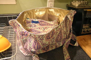 Nicolle&#39;s Originals: Pattern Review: Zip-Top Tote Bag from Warehouse Fabrics Blog
