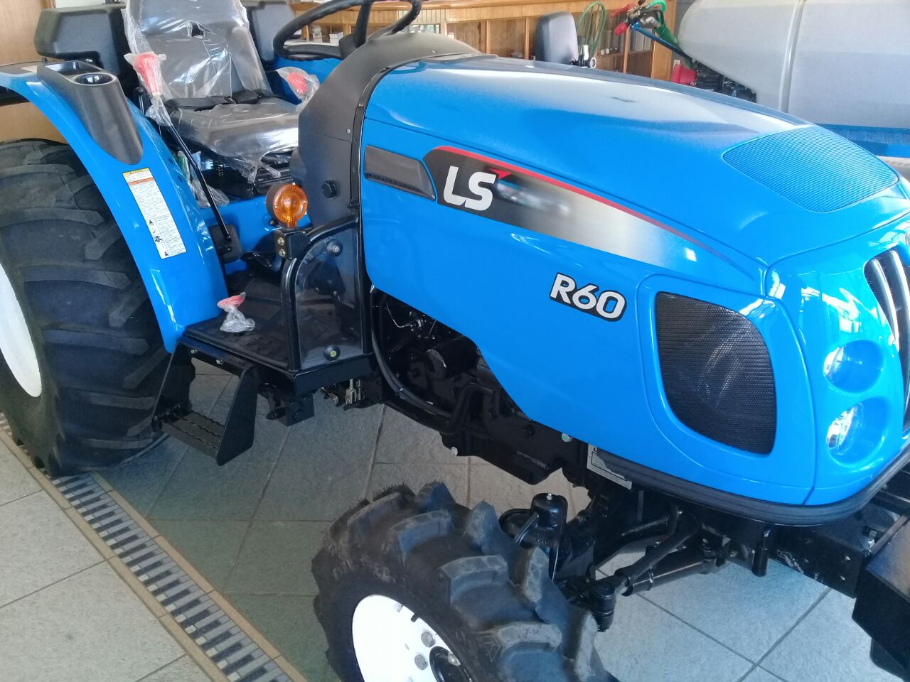 MAQUINARIA AGRICOLA INDUSTRIAL: Tractor LS R60 Huertero, NUEVO, 60hp ...