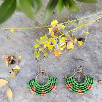 Pendientes, aros, aretes en macramé.Earrings, hoops, earrings in macramé. #AdrianaAbril