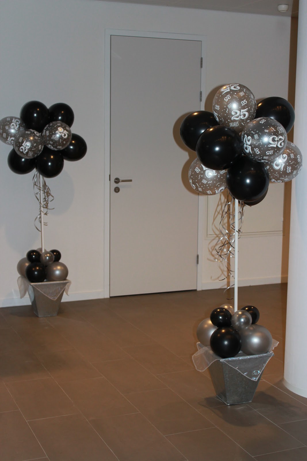 lippen plan staal WWW.A-BALLONNEN.NL voor decoratie met ballonnen: www.a-ballonnen.nl  Versiering met ballonnen bij Rabobank Roelofarendsveen verzorgd