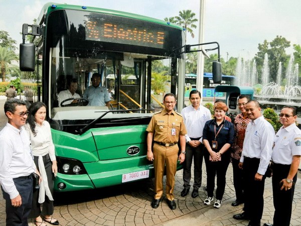 Anies Pamer Bus Listrik Transjakarta, Warganet Sindir Esemka
