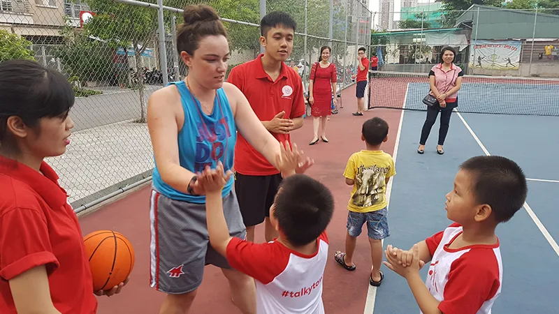 Buổi học đầu tiên của lớp bóng rổ cho các bạn nhỏ từ 4 – 7 tuổi Buổi học đầu tiên của lớp bóng rổ cho các bạn nhỏ từ 4 – 7 tuổi