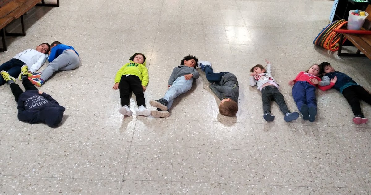 El aula suena Jugamos con el cuerpo y con telas.