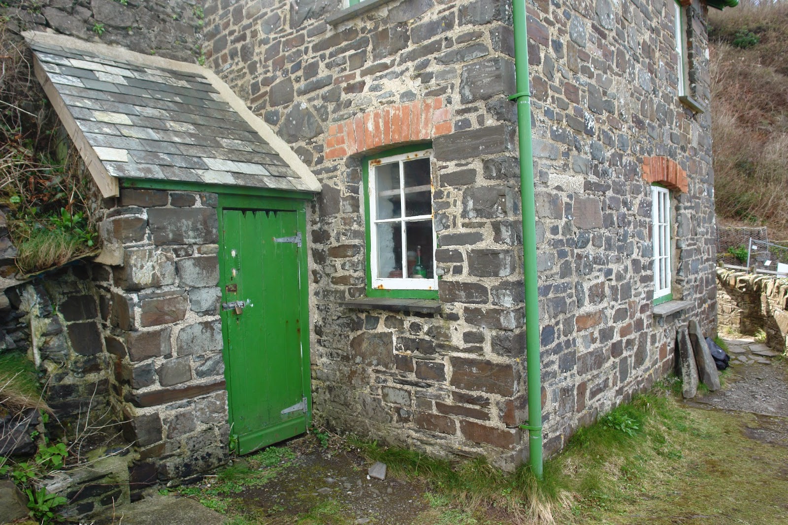 The Cabin, Bucks Mills Open Day April 2015 J U M
