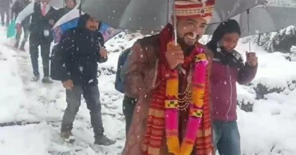 News, National, Snow Fall, Grooms, Bride, Marriage, Uttarakhand, Chamoli, Travel, Winter, Groom Walks 4 km To Bride's Home As Roads Were Blocked Due To Snowfall