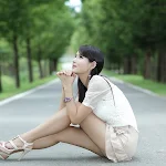 Lee Sung Hwa Sexy in Ruffle Mini Dress Foto 11