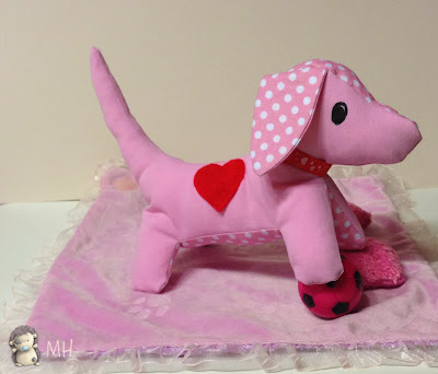 Perrito salchicha tela.