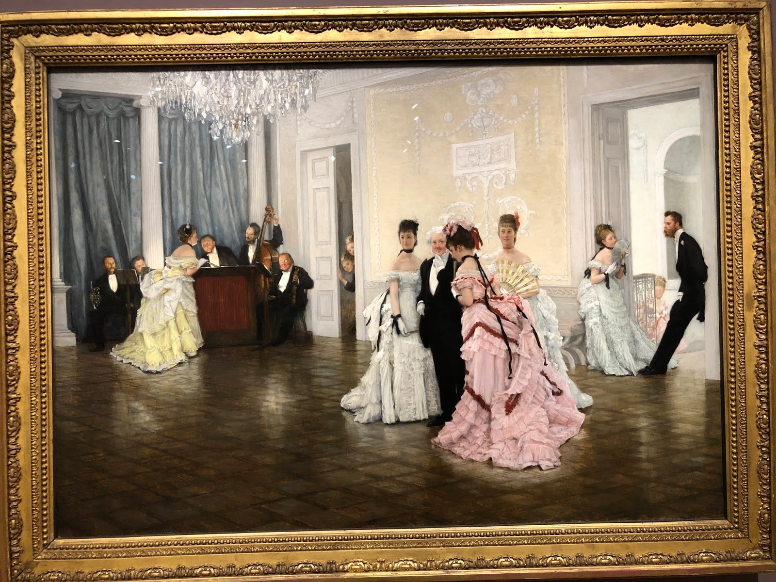 Сообщение на тему бал. Светский бал 19 века. Балы 19 века презентация. Балы 19 века презентация. Балы 19 века презентация.