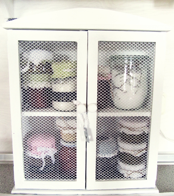 mein Lillys Living:mein Fliegenschrank:-)))