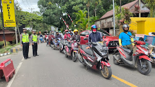 Polres Enrekang Berhentikan Pengendara Saat Detik-Detik Proklamasi