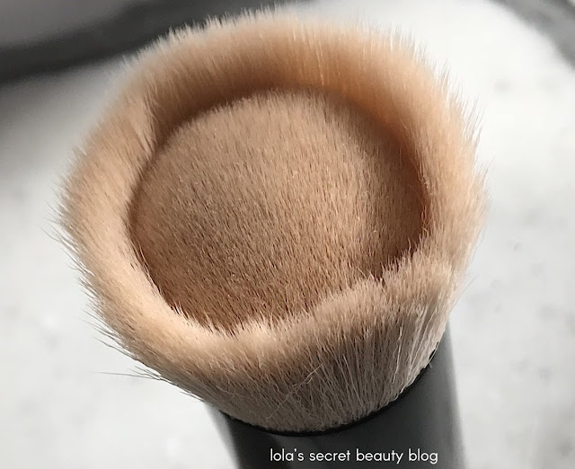 lola's secret beauty blog bareMinerals Beautiful Finish Foundation Brush
