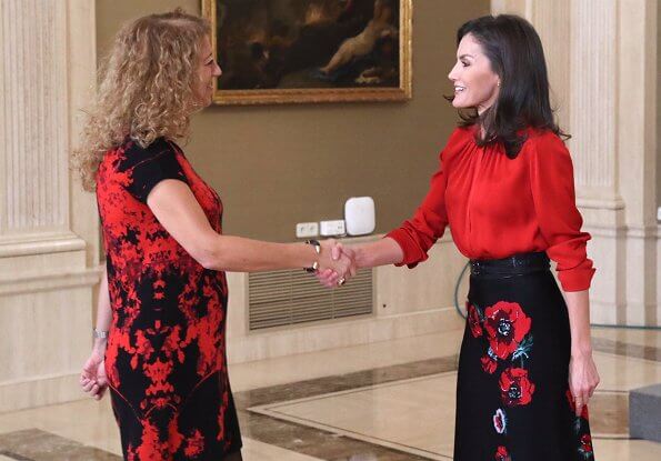 AGENDA PERSONAL DE LA REINA LETIZIA  (3era. parte - ) - Página 67 Queen-letizia-in-carolina-herrera-skirt-and-boss-silk-blouse-2