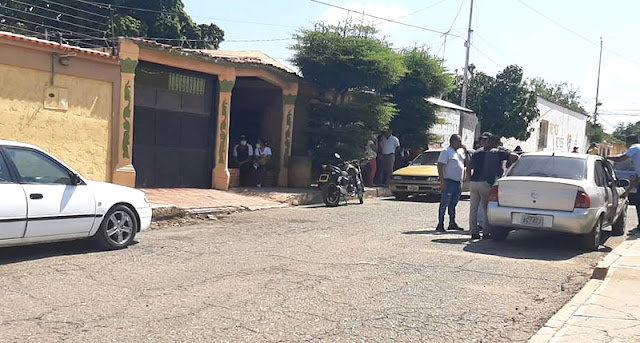 En el interior de su vivienda, ubicada en la urbanización Pedro León Torres de Carora; Miyenni Arroyo (40) se quitó la vida con un arma de fueg v