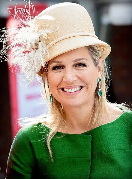 Queen Maxima wore green outfit by Natan Edouard Vermeulen. tanteLouise Vissershaven care home residents