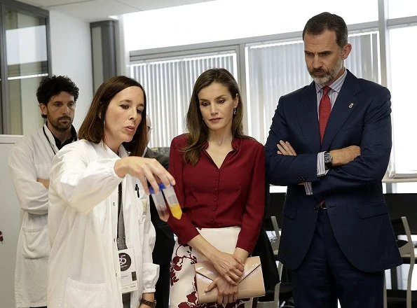 Queen Letizia wore Felipe Varela blouse and floral skirt, Felipe Varela clutch bag, Magrit pumps. National Centre for Technology and Food Safety