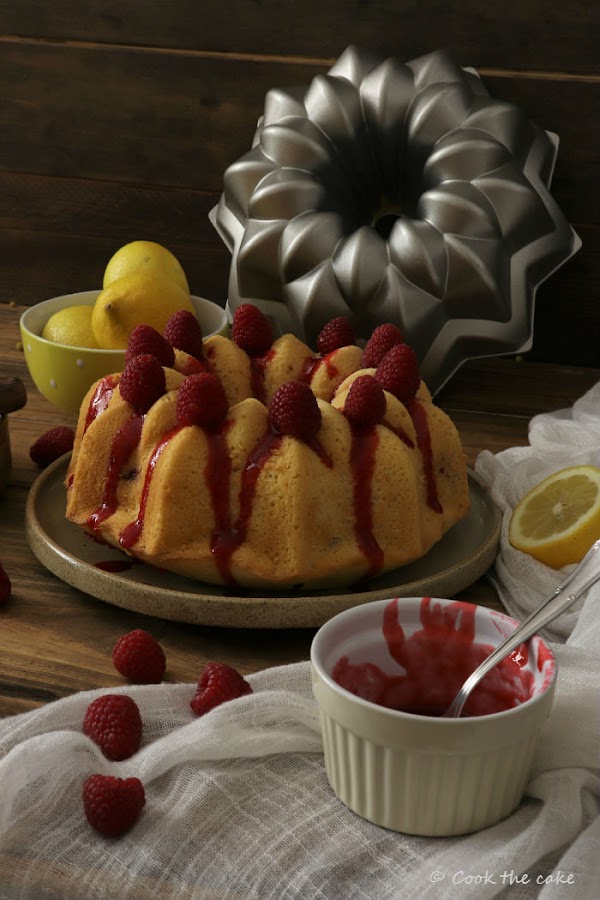 cream-lemon-and-raspberry-bundt-cake, bizcocho-de-nata (crema de leche)-limon-y-frambuesas
