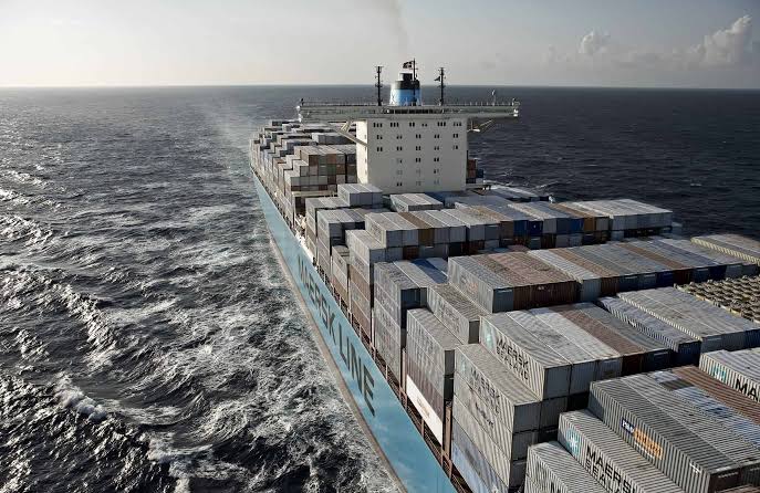750 contenedores caen del buque de Maersk durante otra tormenta en el Pacífico 750 contenedores caen del buque de Maersk durante otra tormenta en el Pacífico