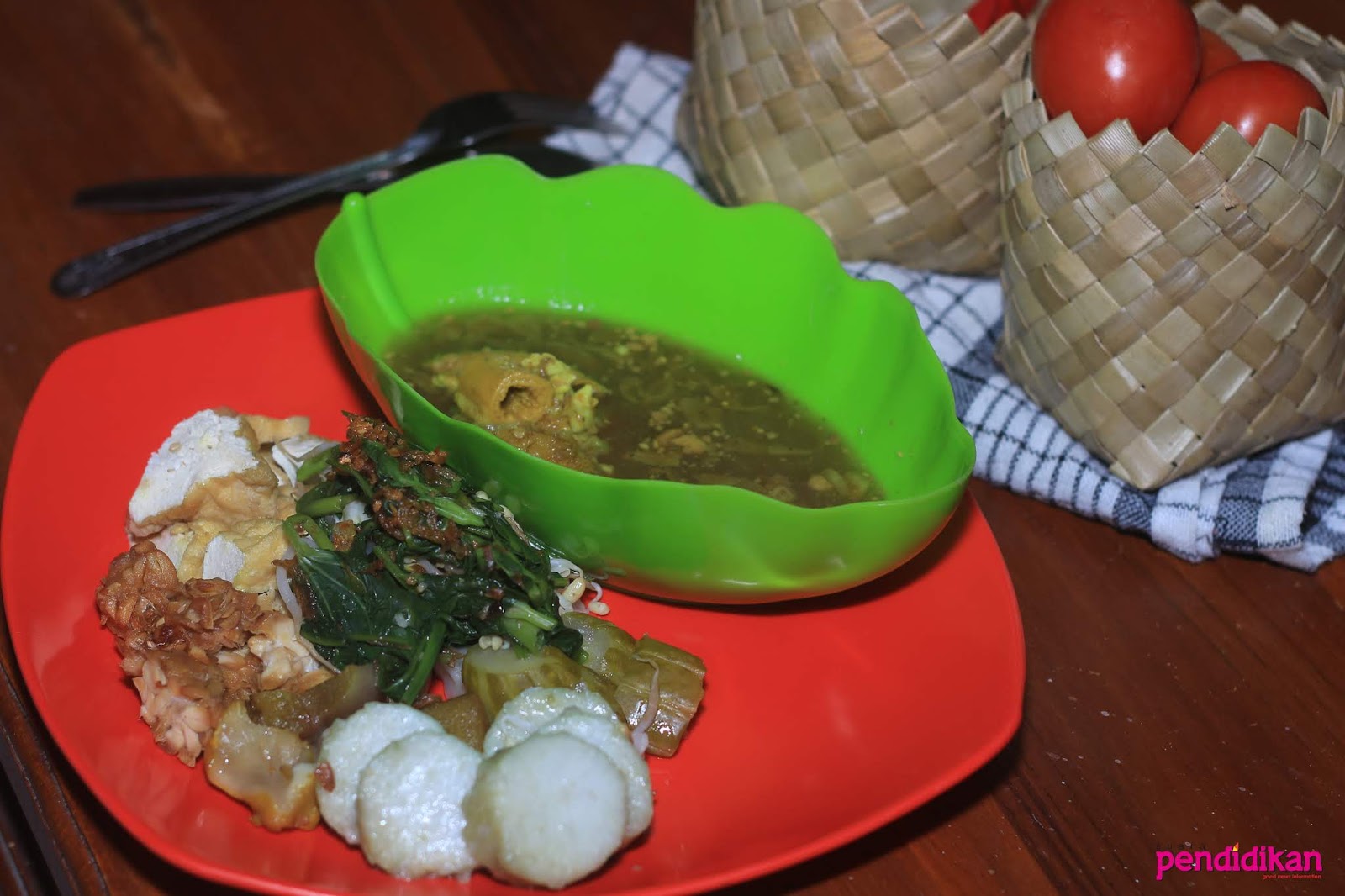 Sensasi Rujak Soto Bu Yayuk