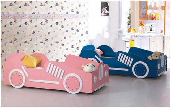 Babyzimmer-rosa-blauen-Auto-Bett