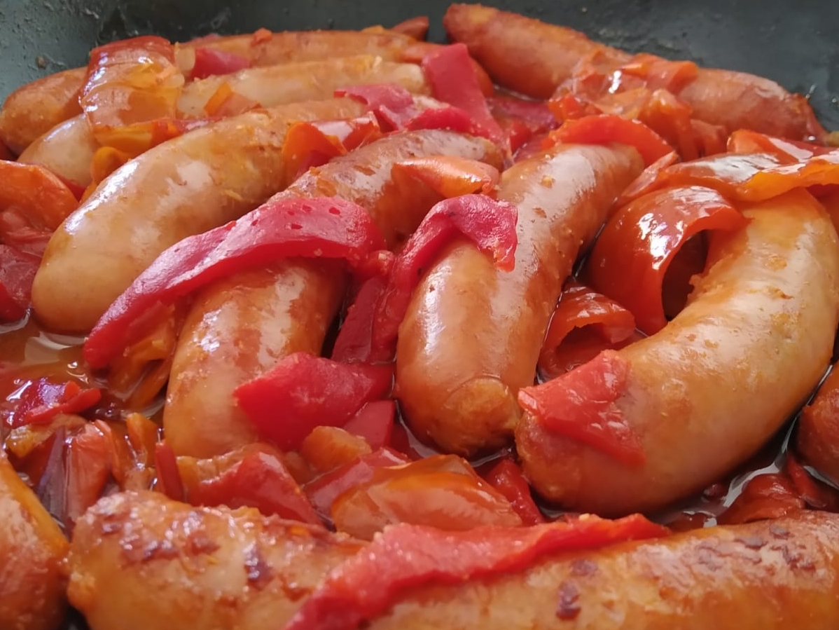 EL DESVAN DE VICENSI Salchichas de pollo al vino blanco EL DESVAN DE VICENSI Salchichas de pollo al vino blanco
