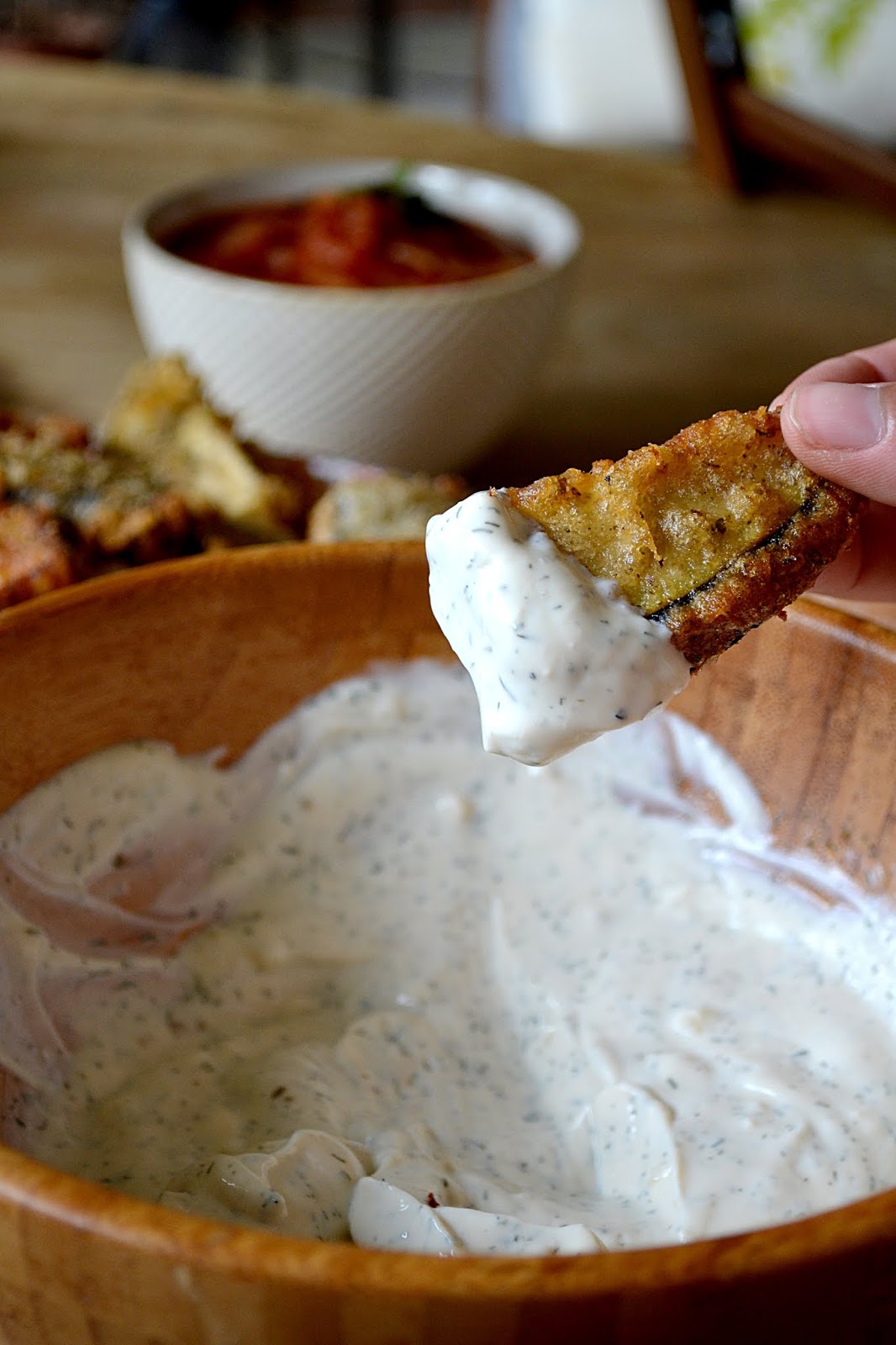 J'ai toujours aimé le jaune moutarde Tempura d'aubergine à la sauce au