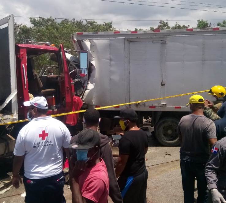 Colisión de camiones y motor deja 4 muertos carretera Sánchez Los jpg (738x663)