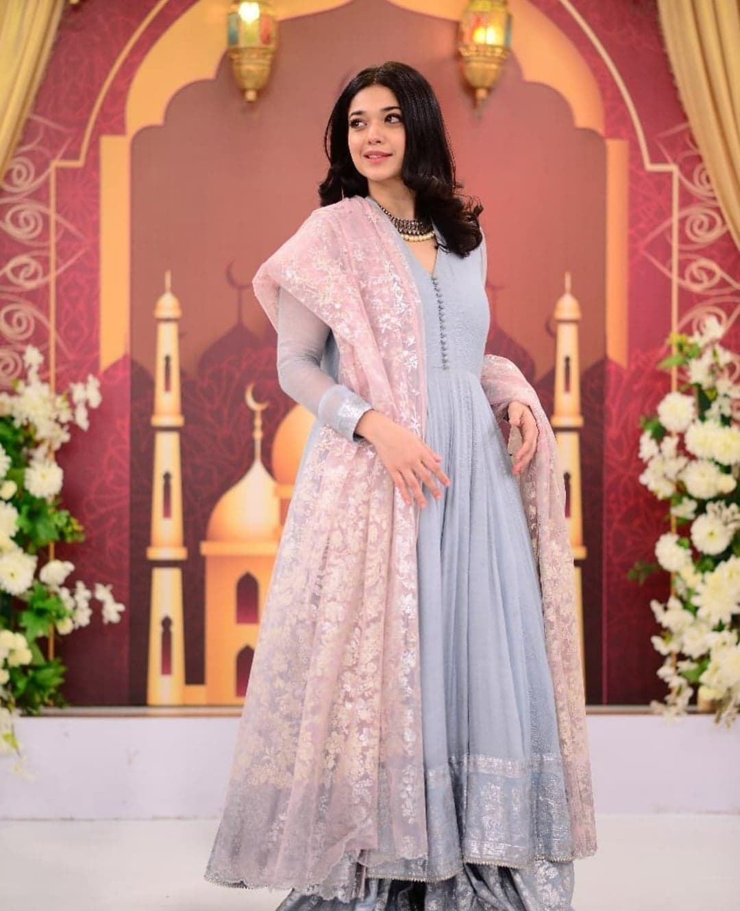 Beautiful Dresses Worn By Pakistani Showbiz Celebrities On Eid Ul Fitr 2020 Daily Infotainment