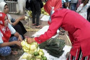 Pedagang Ketupat di Sukabumi Meraup Rezeki di Bulan Ramadhan, Setiap Tahunnya