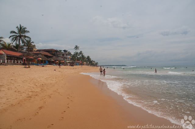 Playa de Hikkaduwa en Sri Lanka