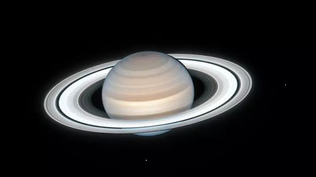 Ondulações nos anéis de Saturno revelam núcleo 'espalhado' pelo planeta