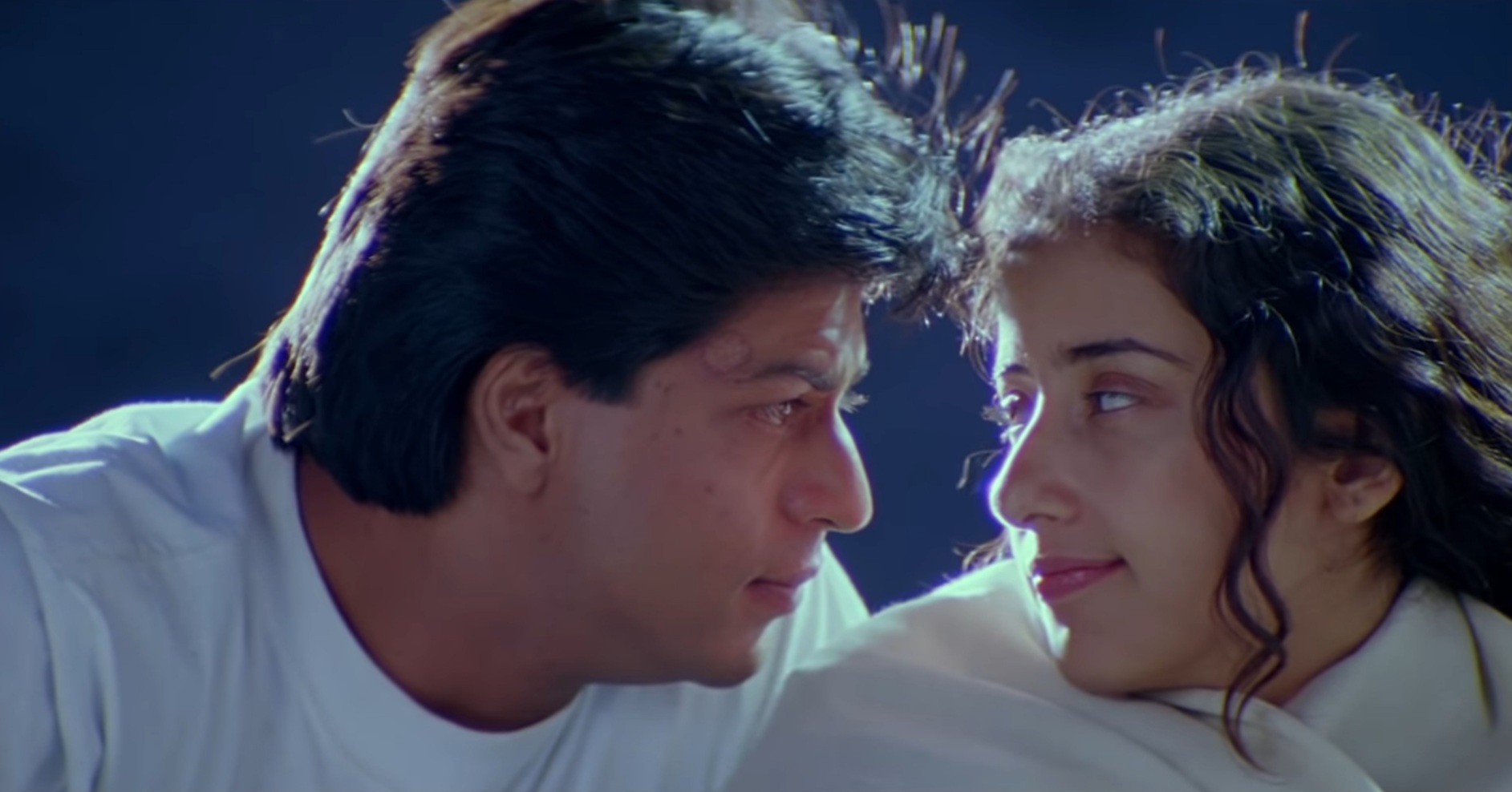 Это была любовь с первого взгляда злодей. Шахрукх Кхан Маниша Коирала. Шахрукх Кхан любовь с первого взгляда. SRK 1998.