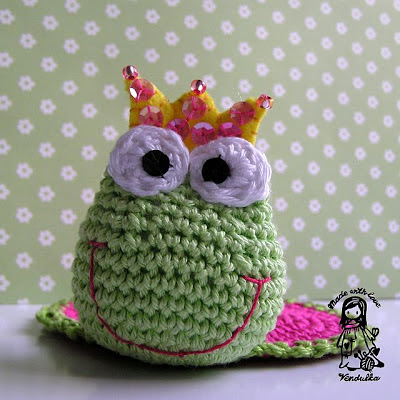 amigurumi, crochet, crochet coaster, Magic with hook and needles, Vendula Maderska design, crochet frog, crochet patterns, handmade, home decor