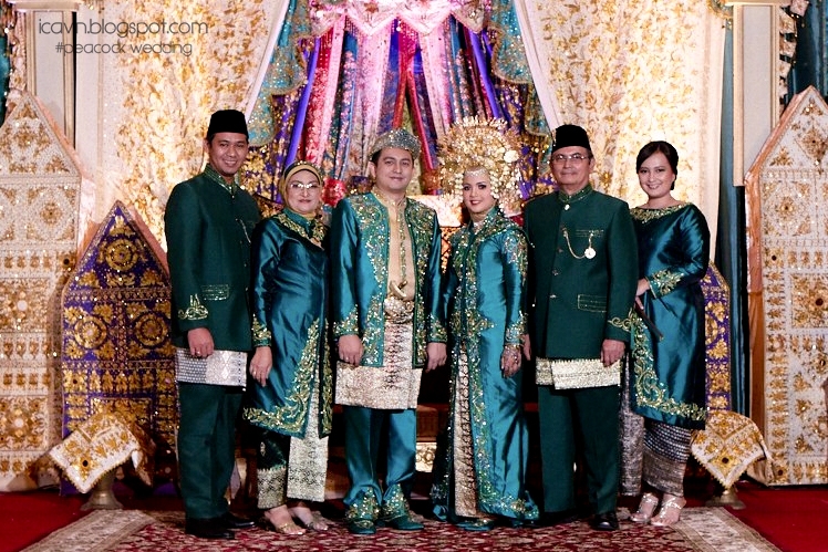 model baju keluarga pengantin serasi
