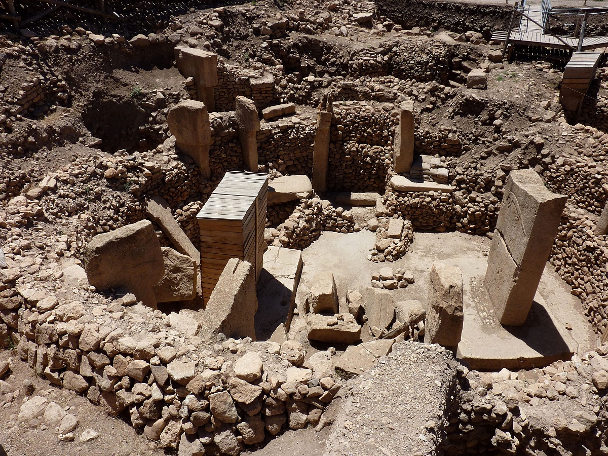 Symbols at Gobekli Tepe Reveal A Comet Bombarded Earth Around 13,000