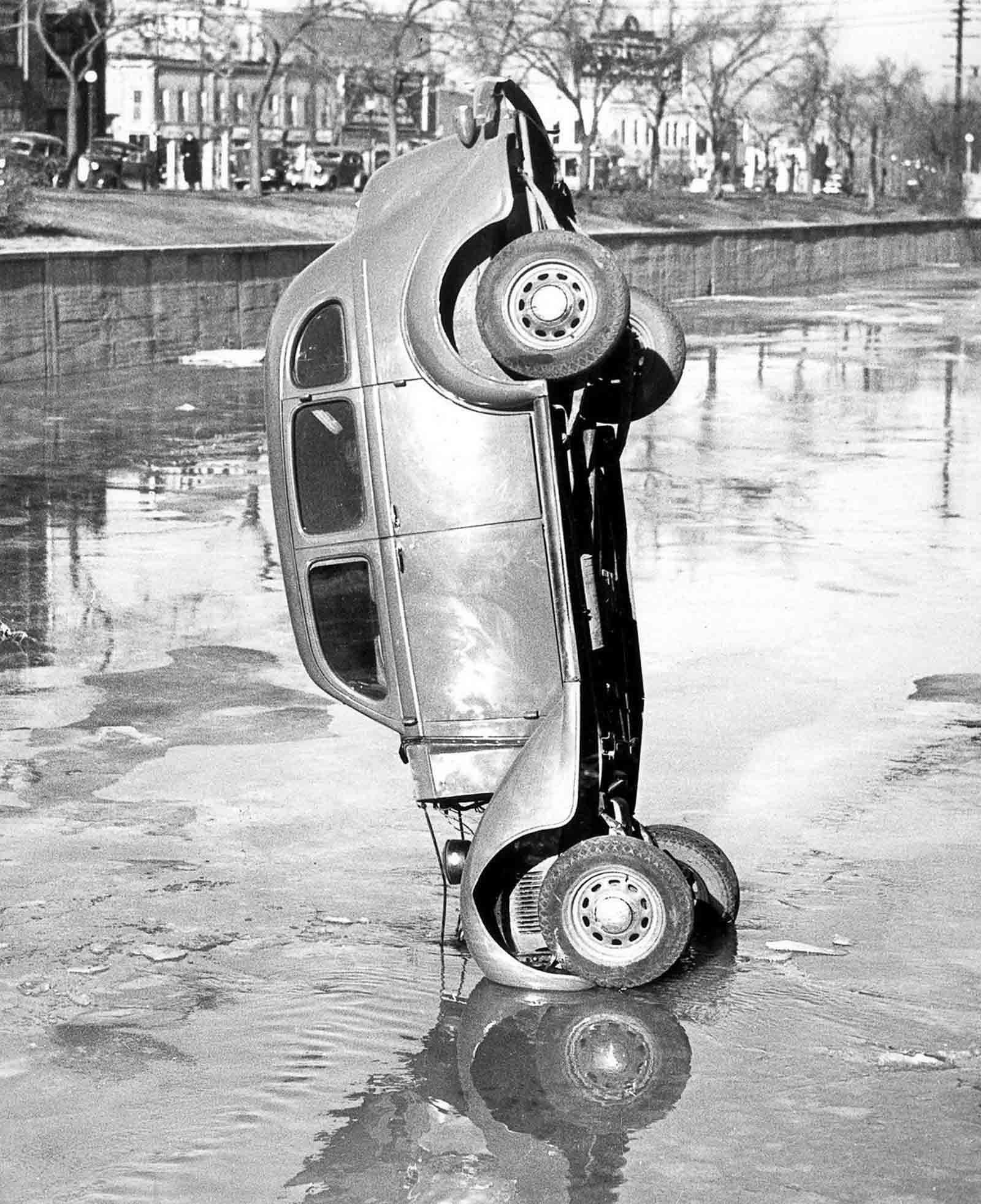vintage photos car wrecks