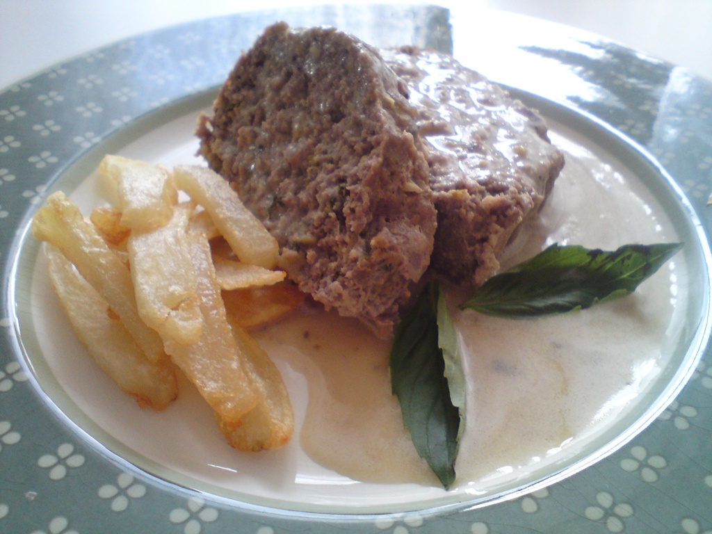 Ρολο κιμά με σάλτσα απο βασιλικό