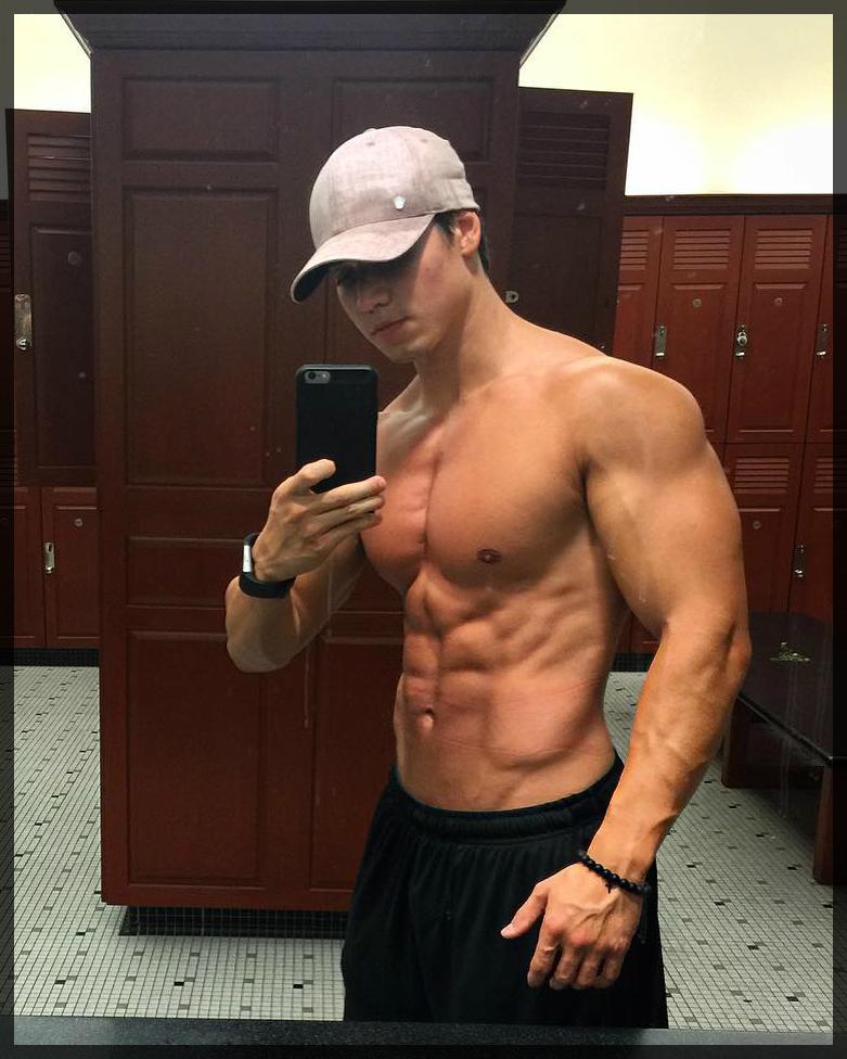 hotshirtlessbeefymusclebroslockerroomhunkbaseballcapselfie