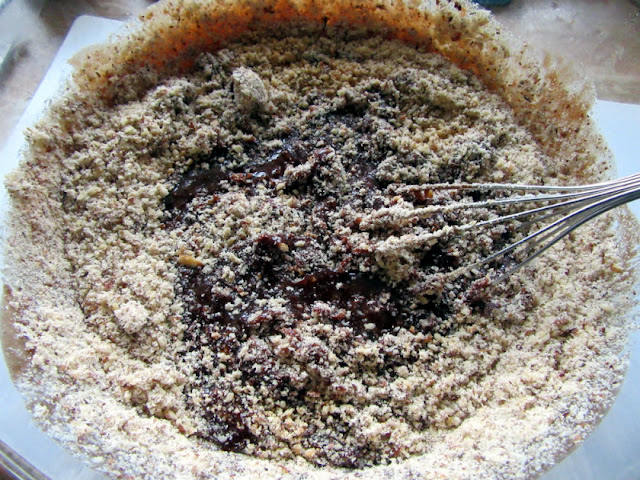 ground hazelnuts in pischinger mix