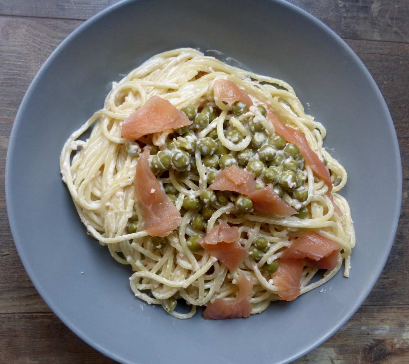 Spaghetti au saumon fumé et petits pois