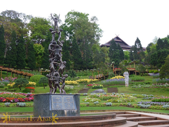 Statue of Continuity in Doi Tung Royal Villa