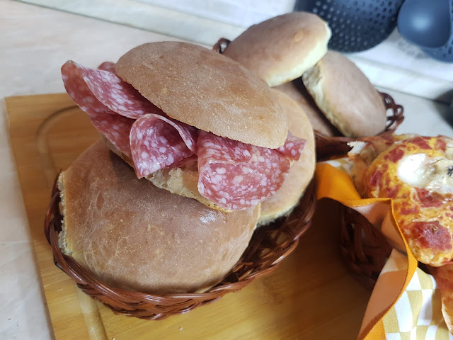 impasto per pizza e pane fatto in casa - panini fatti in casa - nadia coppola - not classifiable