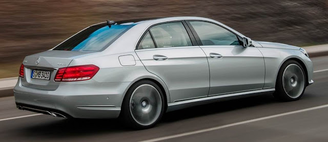 Mercedes Classe E 2013 perfil traseiro