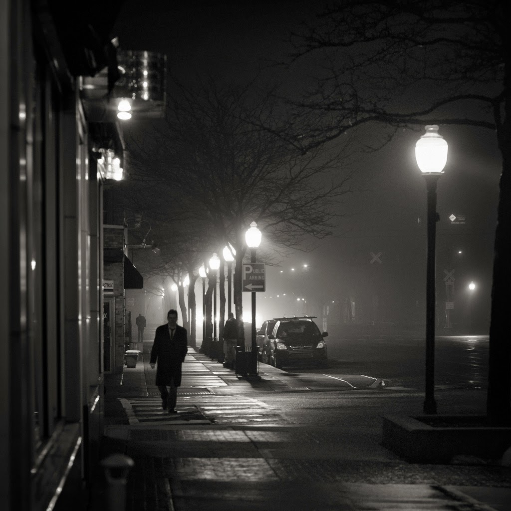 Был вечер пуст. Ночные улочки. Темная улица с фонарями. Город ночью. Ночная улица.