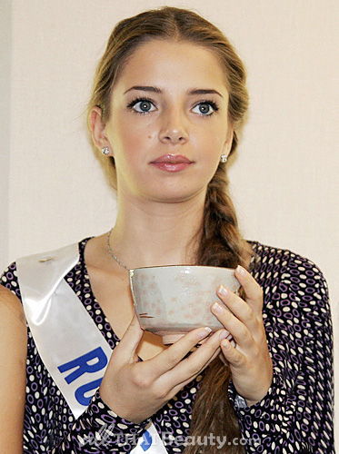 miss sasha in 2024 Paper doll template, Paper dolls, Adorable homes game