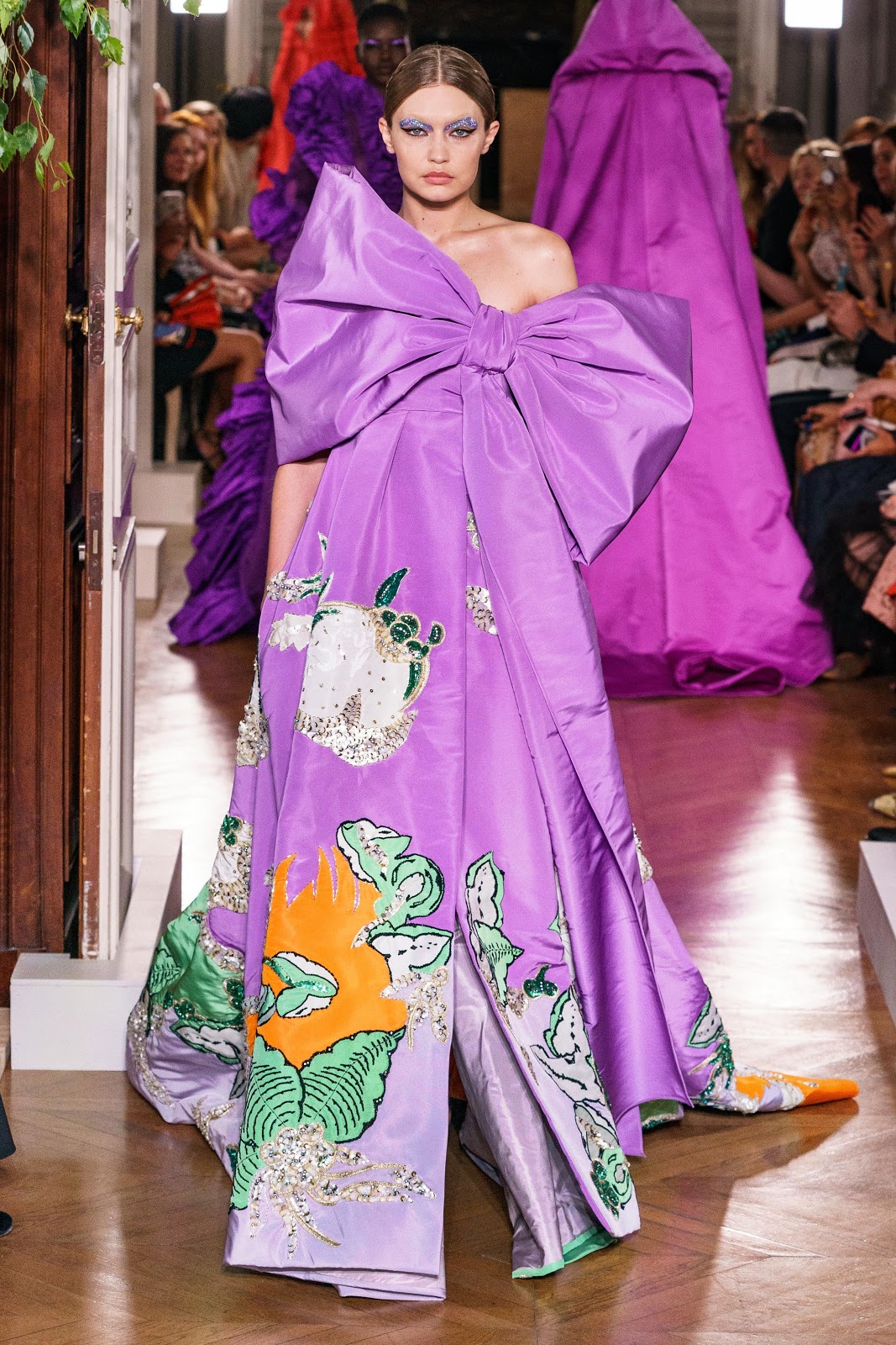 Sfilata Valentino Parigi Alta Moda AutunnoInverno 201920 Cool Chic Style Fashion Sfilata Valentino Parigi Alta Moda AutunnoInverno 201920 Cool Chic Style Fashion