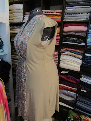 Kwik Sew 4013 Floral Tan Jersey Knit Dress www.sewplus.blogspot.com