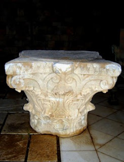 Λάρισα: Βρέθηκε πεταμένο κιονόκρανο με κορινθιακό διάκοσμο (φωτο)  