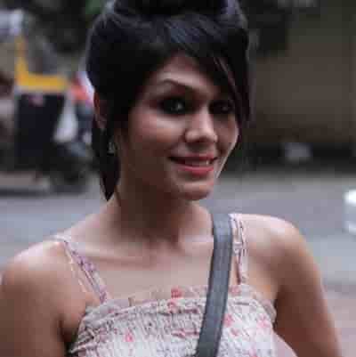 10 Penyanyi Wanita Bollywood Yang Cantik Dan Terkenal Juga Menggoda